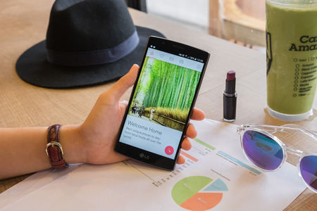 CHIANG MAI, THAILAND - JULY 17 2016: LG G4 Showing screen shot Airbnb application on the screen....
