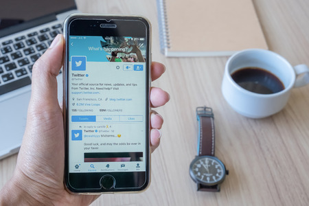 CHIANG MAI, THAILAND - JAN 28, 2016: Person holding a brand new Apple iPhone  with Twitter logo on the screen. Twitter is a social media online service for microblogging and networking communication.のeditorial素材