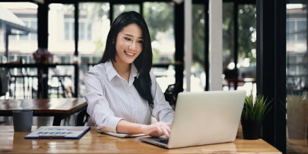 During a video conversation with her business team, a businesswoman discusses the stock market and the concept of working from home.の写真素材
