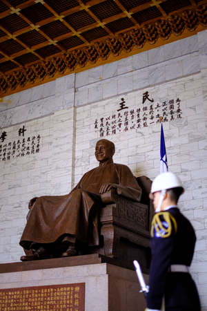 TAIPEI, TAIWAN - DECEMBER 21, 2019: The large statue of Chiang Kai-shek with soldier in The National Chiang Kai-shek Memorial Hall located in Zhongzheng District, Taipei, Taiwan.のeditorial素材