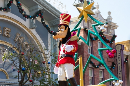 GOOFY - DEC 31: Celebrate Christmas New Year Festival on December 31, 2012 in Disneyland, Hong Kongのeditorial素材