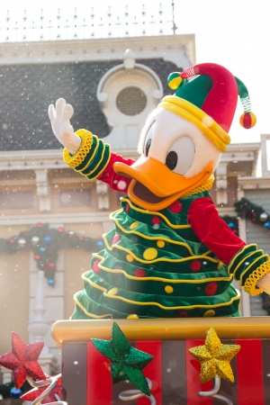 DONALD DUCK - DEC 31: Celebrate Christmas New Year Festival on December 31, 2012 in Disneyland, Hong Kongのeditorial素材