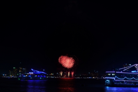 PATTAYA, THAILAND-NOVEMBER 29, 2013  The first day of the Pattaya International Fireworks Festival 2013 in Pattaya Beach, Thailandのeditorial素材