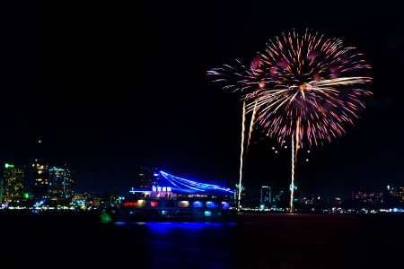PATTAYA, THAILAND-NOVEMBER 29, 2013  The first day of the Pattaya International Fireworks Festival 2013 in Pattaya Beach, Thailandのeditorial素材