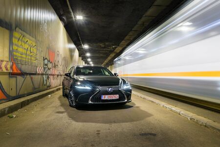 2020 Lexus ES300h motionのeditorial素材