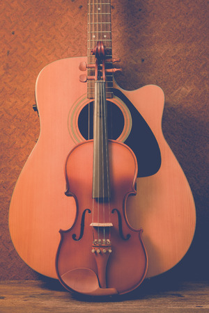 Acoustic guitar violin on old steel  backgroundの写真素材