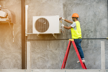 asian man runs the air-conditioning refrigerant from the tankの写真素材