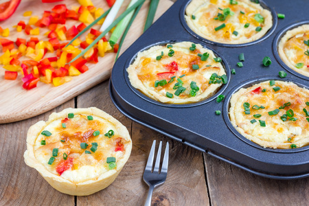 Mini quiche with chicken and bell pepperの写真素材
