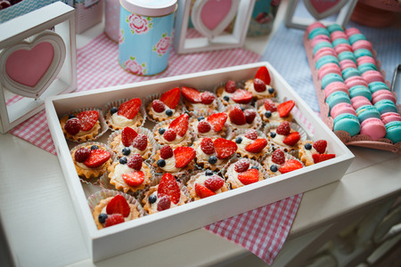 A delicious dessert for the whole family and easy diet, raspberry basket of unleavened dough with a gentle sprinkle with powdered sugar, fresh raspberries are a number of remaining dessertの写真素材