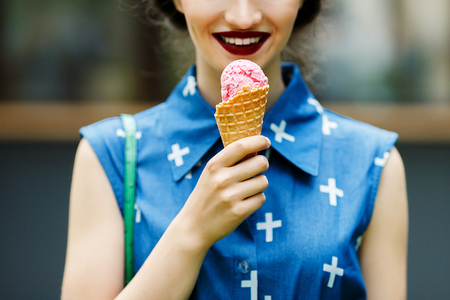 Smiling girl with pink ice creamの写真素材