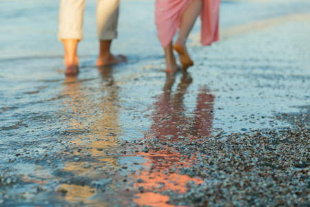 couple walking along the beachの写真素材
