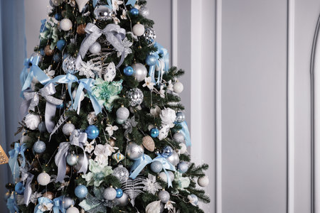 Christmas tree with blue, white and silver balls on it.の写真素材