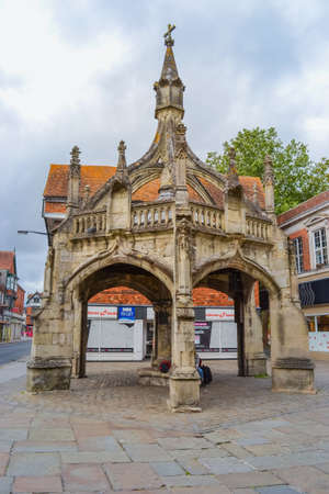 UK, Salisbury, 15.08.2021: The city center with its medieval architecture and modern shopping streetsのeditorial素材