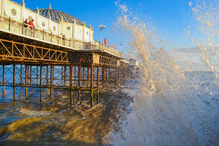 UK, Brighton, 01.10.2021: Photo of waves and splashes in the storm, the famous Brighton pier in the backgroundのeditorial素材