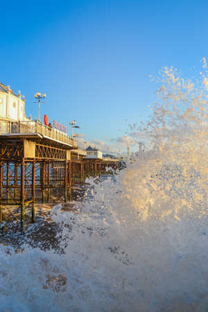 UK, Brighton, 01.10.2021: Photo of waves and splashes in the storm, the famous Brighton pier in the backgroundのeditorial素材