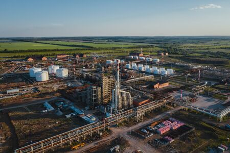 Oil refinery construction