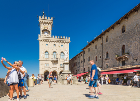 17 AUGUST 2016. Tourists shooting selfie at the main square of San Marinoのeditorial素材