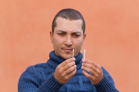 No more plastic Demonstration of an environmentally friendly alternative to plastic in favor of wooden cotton swabs for hygieneの写真素材