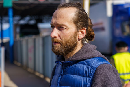February 25, 2022 Otachi Moldova. A refugee from Ukraine gives an interview at the Moldovan-Ukrainian border. For editorial useのeditorial素材