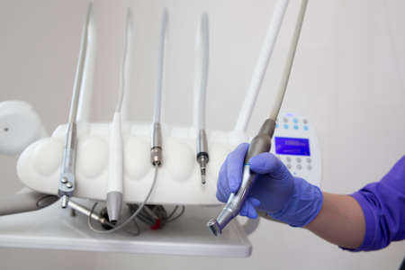 instrument for the dentist, for the treatment and inspection of teeth and braces