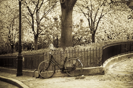 Old bicycle in Montmartre, Paris, Franceの写真素材