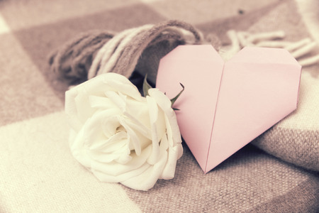 roses and paper heart on the bedの写真素材