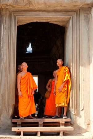 Angkor Wat, Cambodia - March 19, 2011 : Four young cambodian buddhist monks in Angkor Watのeditorial素材