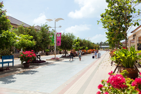 Chaweng, Thailand - March 14, 2011 : People walking in the outdoor garden in the Samui Airportのeditorial素材