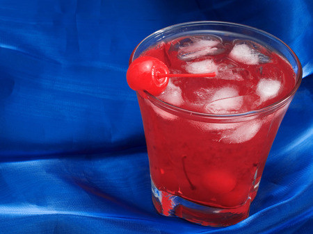 Ingredients:

2 oz gin
1/2 oz Campari
1 oz fresh lemon juice
1/2 oz rose syrupの写真素材