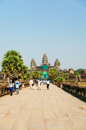 Angkor Wat, Cambodia - March 19, 2011 - Tourists visiting the ancient Angkor Wat in the afternoon. On the shot is the west wall of Angkorのeditorial素材