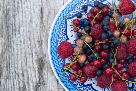 close up of fresh organic berries. raspberries, blueberries, red currants and white currants.の写真素材