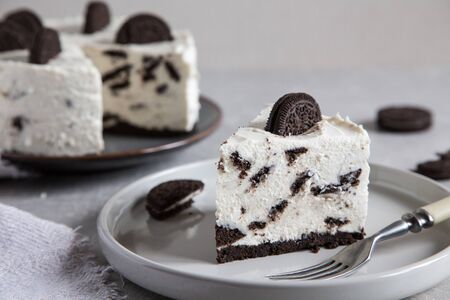 Creamy no bake cheesecake with chocolate cookies. oreo biscuit cakeの写真素材