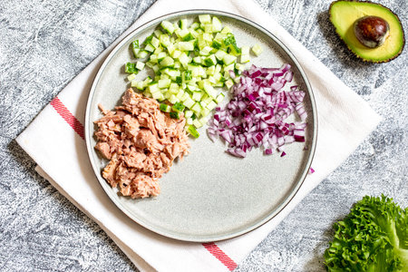 Step 4. Step-by-step preparation of a sandwich with tuna, avocado, cucumber and onionの写真素材