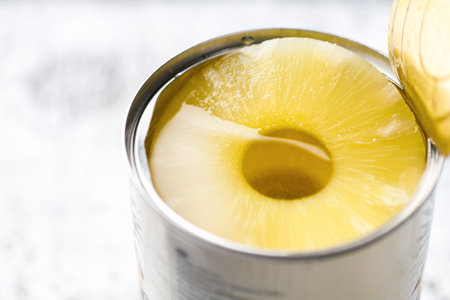 Open tin of canned pineappleの写真素材