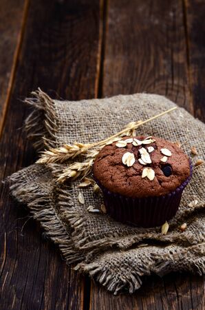 Cocoa and chocolate chip muffins on sackclothの写真素材