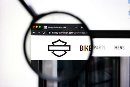 SAINT PETERSBURG, RUSSIA - MAY 17, 2020: Illustrative Editorial of Harley-Davidson website homepage. Harley-Davidson logo visible on display screen.のeditorial素材