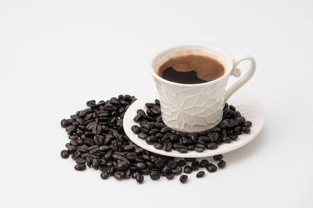White coffee cup with coffee beans isolated on the white backgroundの写真素材