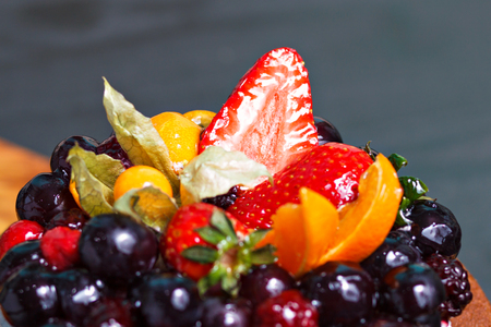 Cake with fresh fruits and berriesの写真素材