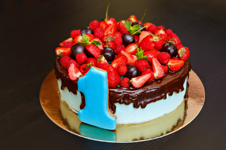 Cake with fresh fruit and gingerbread as a unitの写真素材