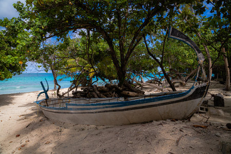 Abandoned fishing boat on a tropical beach in Zanzibarの写真素材