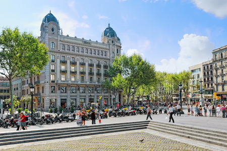 BARCELONA, SPAIN - AUGUST 28: Famous   Placa De Catalunia in Barcelona. August 28, 2008 in Barcelona Spain. The most beautiful square  in the Catalan capital.のeditorial素材