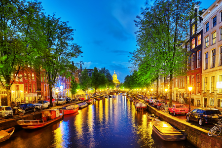 AMSTERDAM, NETHERLANDS-SEPTEMBER 15, 2015:Beautiful Amsterdam city, canals at the evening time. Netherlandsのeditorial素材