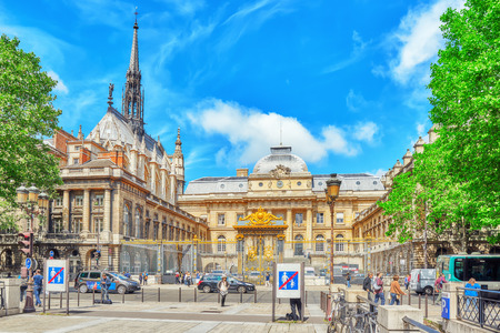 PARIS, FRANCE - JULY 04, 2016 : Paris Courthouse (Palais de Justice de Paris) with tourist's  in Paris. France.のeditorial素材