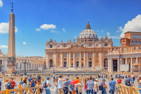 VITACAN-CITY, VATICAN- MAY 09, 2017 : St. Peter's Square and St. Peter's Basilica, Vatican City in the day time, tourist around. Italy.のeditorial素材