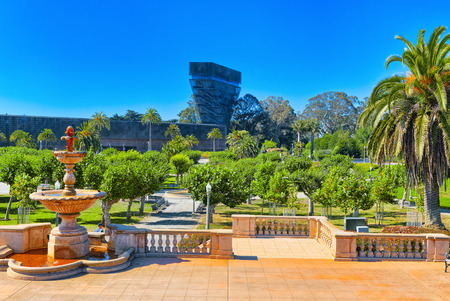 San Francisco, California, USA - September 10, 2018:  San Francisco M.H. de Young Memorial Museum.のeditorial素材