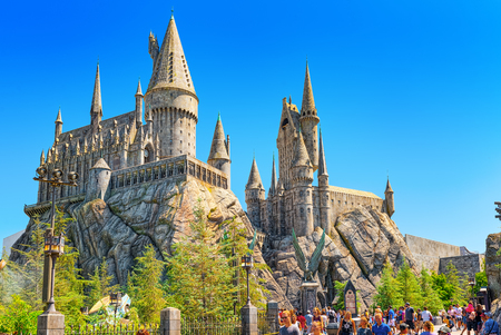 Foto per Los Angelos, California, USA - September 07, 2018: World famous park Universal Studios in Hollywood.Hogwarts Castle from the Harry Potter movie. - Immagine Royalty Free