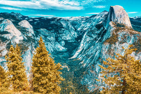 Glacier Point. Magnificent national American natural park - Yosemite.