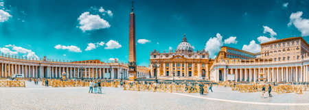VITACAN-CITY, VATICAN- MAY 09, 2017 : St. Peter's Square and St. Peter's Basilica, Vatican City in the day time, tourist around. Italy.のeditorial素材