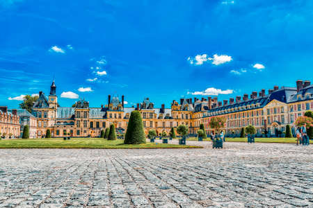 FONTAINEBLEAU, FRANCE - JULY 09, 2016 : Suburban Residence of the France Kings - beautiful Chateau Fontainebleau and surrounding his park.のeditorial素材