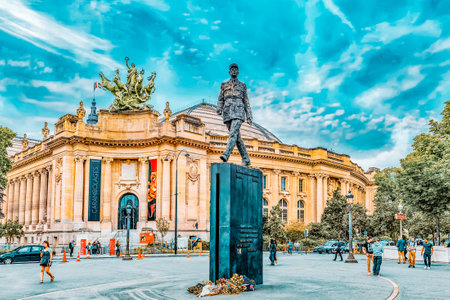 PARIS, FRANCE - JULY 01, 2016 : Statue General De Gaulle  on square with people, near Grand Palais  in Paris, France.のeditorial素材